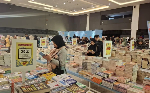 Thumbnail Berita - Diskon Gila-Gilaan! Gramedia Suguhkan Semesta Buku 2025 di Malang Creative Center