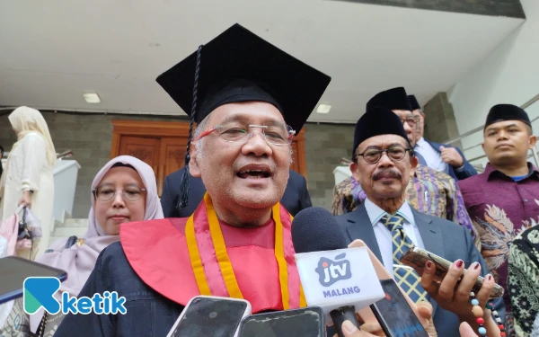 Thumbnail Berita - Sempat Larang Santrinya Kuliah di Kampus Islam, Ternyata Ini Alasan Gus Irfan Ambil Studi S3 di UIN Malang
