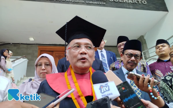 Thumbnail Berita - Lulus Doktor UIN Malang, Menteri Gus Irfan Siapkan Jurus Khusus Perangi Kebocoran Dana Haji