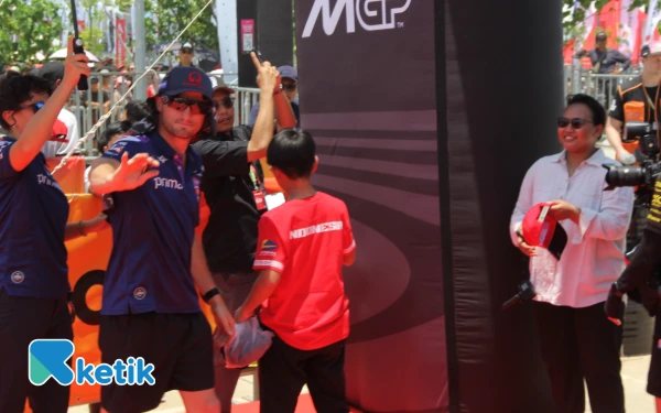 Thumbnail Rider Pramac Yamaha Jack Miller jadi sorotan di acara ini. Dia jadi pembalap paling terakhir yang meninggalkan lokasi acara. (Foto: Rahmat Rifadin/Ketik)