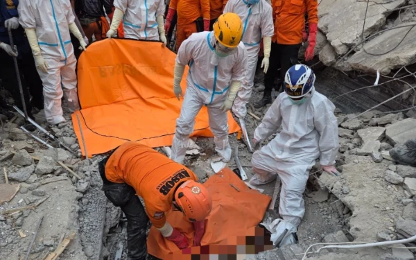 Thumbnail Berita - Ditemukan 63 Orang Korban di Reruntuhan Ponpes Al Khoziny, Polda Jatim Belum Periksa Saksi