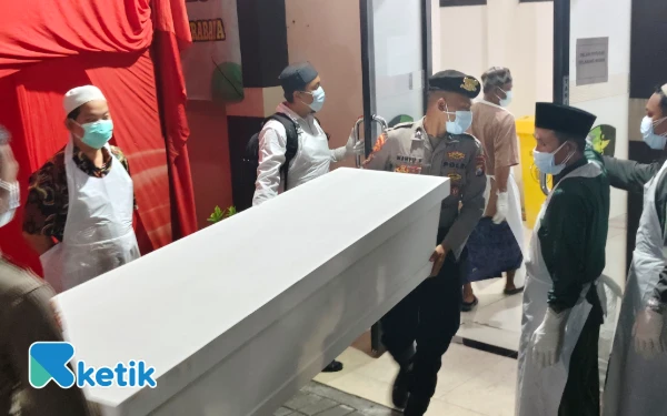 Thumbnail Berita - Tim DVI Polda Jatim Kembali Identifikasi 7 Korban Jenazah Al Khoziny, Ini Daftarnya