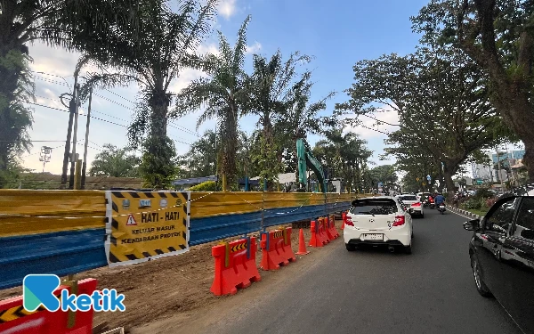 Thumbnail Berita - Wali Kota Malang Targetkan Proyek Drainase Soehat Rampung Akhir 2025