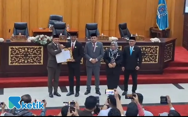 Thumbnail Berita - RAPBD 2026 Surabaya Tekankan Keberanian Fiskal dan Prioritas Rakyat di Tengah Pengurangan Dana Transfer