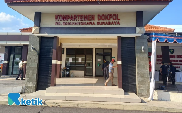 Thumbnail Berita - RS Bhayangkara Polda Jatim Terima 62 Kantong Jenazah Santri Al Khoziny