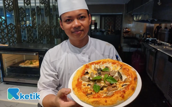 Thumbnail Berita - Inovasi Kuliner Hotel Santika Gubeng: Pizza Sourdough Sehat dengan Rasa Autentik Italia