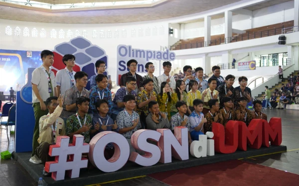 Thumbnail Berita - Mendikdasmen Sebut OSN di Malang Ajang Semangat Riset dan Inovasi