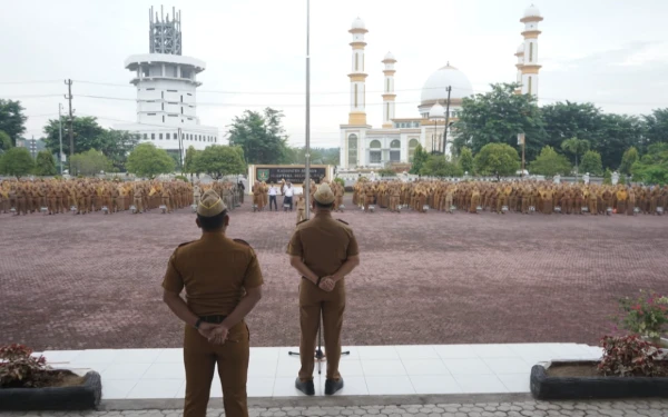 Thumbnail Berita - Pimpin Apel Gabungan Bulan Oktober 2025, Wabup Rianto Apresiasi Kedisplinan ASN Asahan