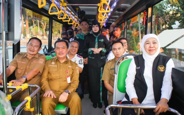 Thumbnail Berita - Gubernur Khofifah Luncurkan Bus Trans Jatim Koridor VII, Dukung Konektivitas Antarwilayah di Lamongan