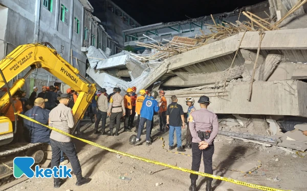 Thumbnail Berita - Keluarga Korban Ponpes Al Khoziny Berharap Proses Hukum Terus Berjalan