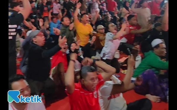 Thumbnail Berita - Timnas Kalah, Suporter Nobar di DPRD Jatim Tetap Optimistia Indonesia Lolos Piala Dunia 2026