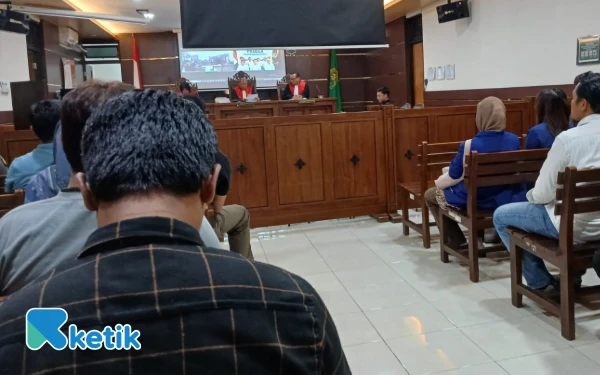 Thumbnail Berita - Tujuh Terdakwa Penganiayaan Anak di Sleman Jalani Sidang Perdana Secara Daring