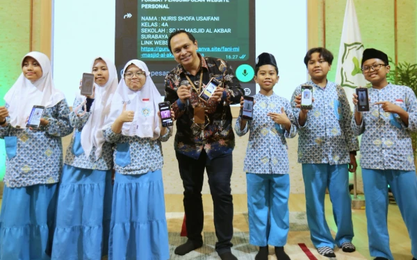 Thumbnail Berita - MI Al-Akbar Cetak 254 Digitalpreneur Muda di Pesantren Al-Yasmin