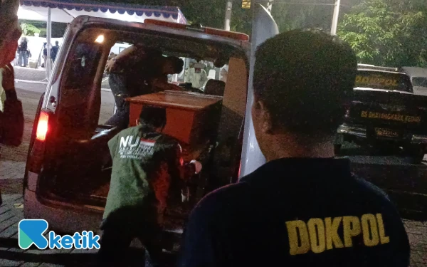 Thumbnail Berita - Keluarga Korban Ponpes Al Khoziny Desak Polisi Tuntaskan Penyidikan