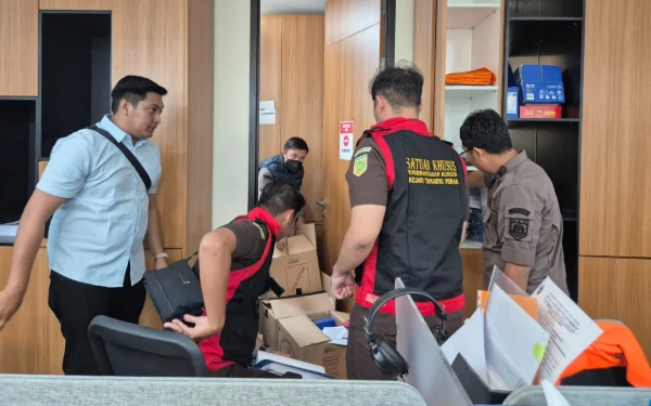 Thumbnail Berita - Dugaan Korupsi Pemeliharaan Kolam, Kejari Tanjung Perak Geledah Kantor Pelindo 3 dan APBS