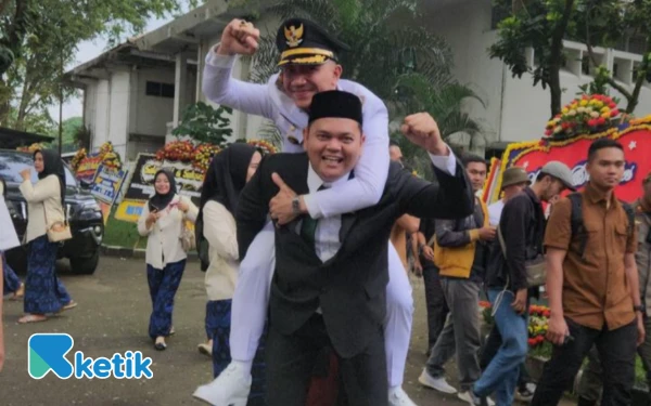 Bupati Hasbi Ulang Tahun, Anggota DPRD Lebak Regen Abdul Aris Beri Kejutan Spesial