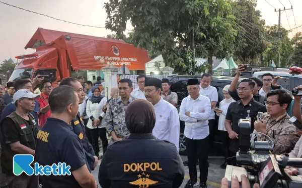 Thumbnail Berita - Gus Ipul Pantau Identifikasi Korban Ponpes Al Khoziny di Polda Jatim