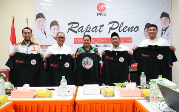 Thumbnail Berita - Aspirasi Ojol Menggema di Kantor PKS Surabaya, Minta Perlindungan dan Keadilan Pendapatan