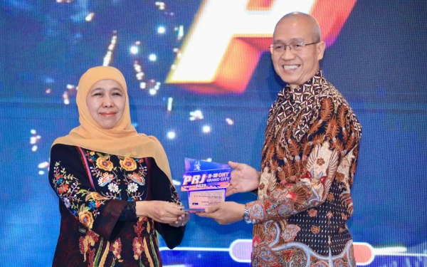 Thumbnail Berita - Gubernur Khofifah Buka PRJ 2025, Jadi Penguat Ekonomi Inklusif dan Serap Ribuan Tenaga Kerja
