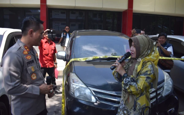 Thumbnail Berita - Ungkap Jaringan Curanmor Lintas Dearah, Polres Muara Enim Serahkan Dia Avanza ke Pemiliknya