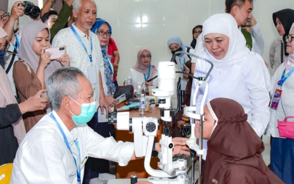 Thumbnail Berita - Mata Sehat, Masa Depan Cerah! Khofifah Apresiasi Sinergi Lintas Elemen di World Sight Day 2025