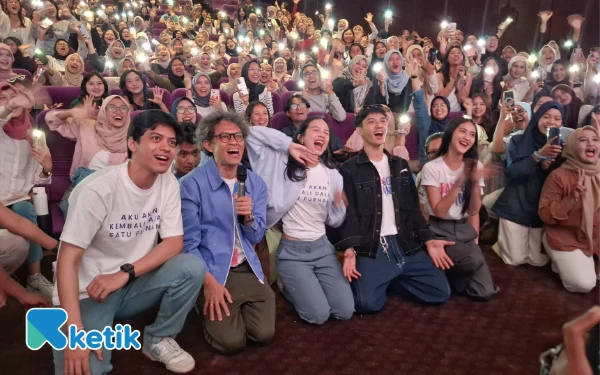 Thumbnail Berita - 5 Fun Fact Film Rangga dan Cinta yang Sedang Tayang, Karakter Rangga Marah-Marah Hari Pertama Syuting