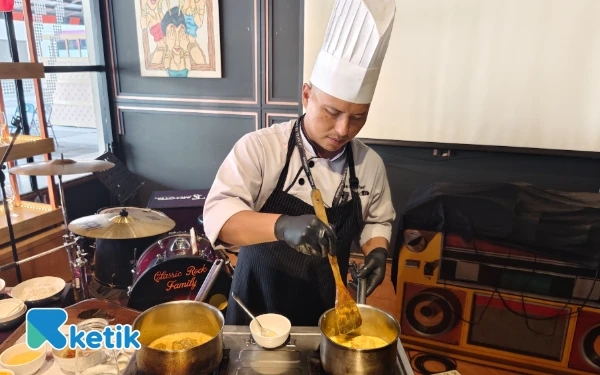 Thumbnail Berita - Lezatnya Bebek Bumbu Hitam dengan Cocolan Sambal Bawang, Hadirkan Kesan Unik