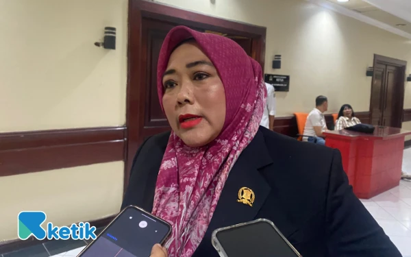 Thumbnail Berita - DPRD Surabaya Dorong Pemkot Prioritaskan Kesejahteraan Rakyat dalam Tanggapan Raperda