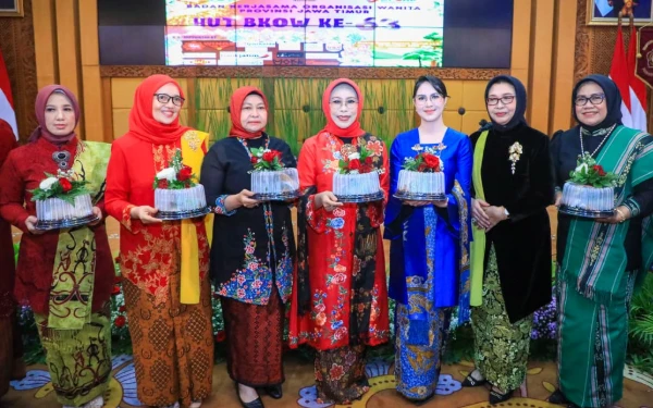 Thumbnail Berita - Arumi Bachsin Dorong BKOW Jatim Jadi Pilar Penguat Perempuan dan Ketahanan Keluarga