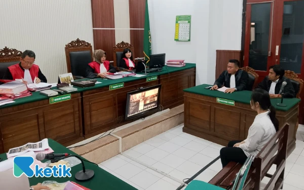 Thumbnail Berita - Ngaku Bisa Berkomunikasi dengan Dewa, Direktur Perusahaan di Surabaya Tipu Atasannya hingga Rp6,3 Miliar