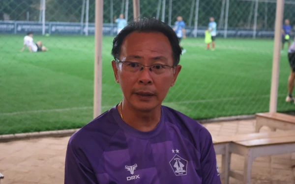 Thumbnail Berita - Jelang Lawan Borneo FC, Pelatih Persik Kediri Minta Pemain Bermain Tampil Lepas dan Berani