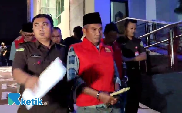 Thumbnail Berita - Kejati Jatim Tetapkan 4 Tersangka Kasus Korupsi BSPS Sumenep