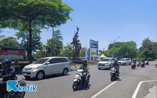 Thumbnail Berita - Waspada Heatstroke! Matahari 'Ngamuk' di Atas Jatim, Ini Kata BMKG