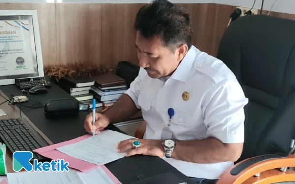 Thumbnail Berita - Nasir Koda Resmi Teken SKRD PBG PT Karunia Permai Sentosa, Komitmen Taat Retribusi Demi Penguatan PAD Halsel