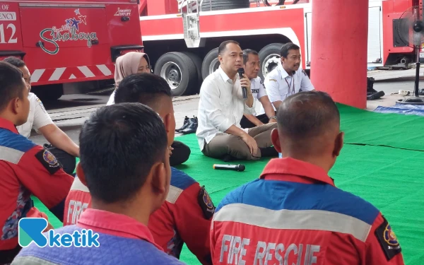 Thumbnail Berita - Wali Kota Eri: ASN Pemkot Surabaya Harus Bekerja dengan Hati, Seperti Petugas Damkar
