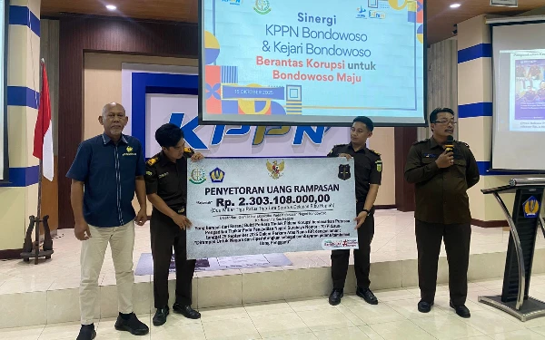 Thumbnail Berita - Kejari Bondowoso Setorkan Rp2,3 Miliar Uang Pengembalian Korupsi Hibah ke Kas Negara