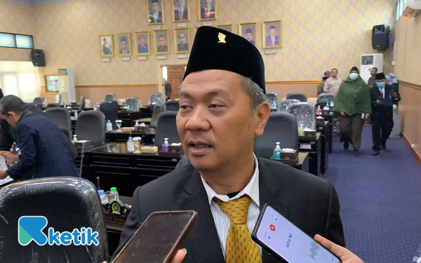 Thumbnail Berita - Ketua DPRD Blitar Soroti PHK Massal TPL, Sindir Kebijakan Efisiensi Wali Kota