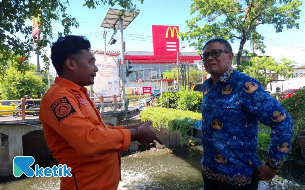 Thumbnail Berita - Fenomena Semburan Berbau Gas di Surabaya Diteliti Tim Ahli ITS dan PGN, BPBD Pastikan Aman