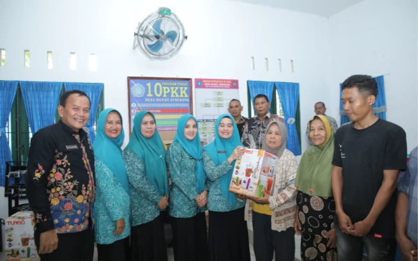 Thumbnail Berita - TP PKK Kabupaten Asahan Lakukan Evaluasi Lomba UP2K di Desa Bunut Sebrang