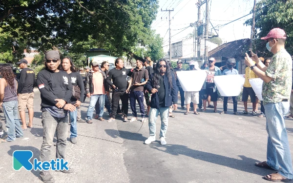 Thumbnail Truk Galian C Langgar Aturan, Laskar Pantura Bersatu Desak Penegakan Tegas dari Pemkab Gresik
