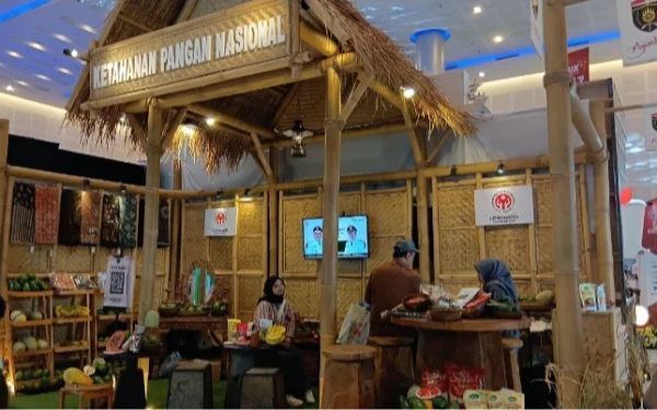 Dinas Ketahanam Pangan Ngawi Promosikan Produk Unggulan  lewat Konsep Autentik di JatimFest 2025
