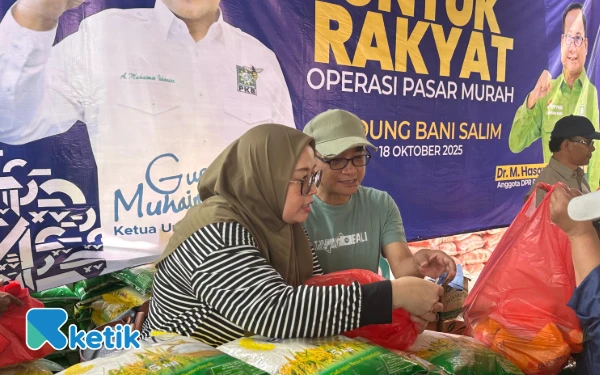 Thumbnail Berita - Kurang dari 2 Jam, Sembako Pasar Murah Sekjen PKB di Kota Batu Ludes Diserbu Warga