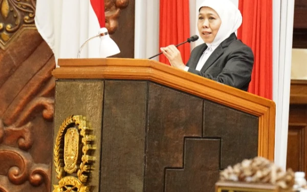 Thumbnail Berita - Rujuk UU No.1 Tahun 2009, Gubernur Khofifah Pertahankan Perda Bandara Abdulrachman Saleh