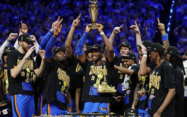 Aksi Seru di Pembuka NBA 2025-2026: OKC Menang Dramatis, Warriors Tekuk Lakers