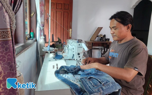Thumbnail Berita - Dari Mesin Jahit Tua ke Omzet Jutaan, Kisah Inspiratif Penjahit Madura Berkat SKK Migas–Medco Energi