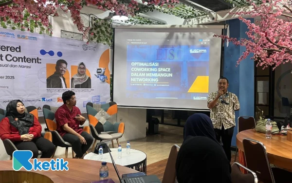 Thumbnail Berita - EJSC Malang Latih UMKM & Freelancer Manfaatkan AI untuk Foto dan Copywriting Produk