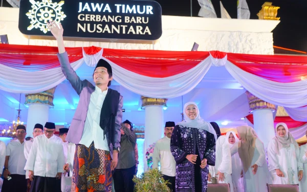 Thumbnail Berita - Gelaran Dzikir dan Sholawat bersama Gus Iqdam, Gubernur Khofifah: Ayo Nyawiji Tumuwuh Mulyo untuk Jatim