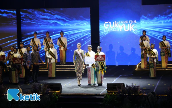 Thumbnail Gelaran tahunan yang diselenggarakan Disporapar Jombang tersebut juga makin meriah dengan kehadiran Melati Tedja yang merupakan Putri Indonesia Pendidikan dan Kebudayaan 2024. Dia hadir sebagai juri dalam acara tersebut.
(Foto: Rahmat Rifadin/Ketik.com)