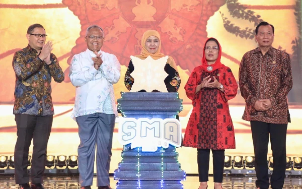 Thumbnail Khofifah: Prestasi Siswa SMA Jatim Jadi Kekuatan Provinsi Menuju Indonesia Emas 2045