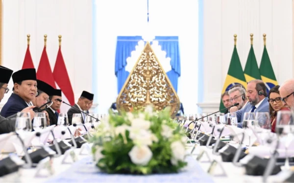 Thumbnail Berita - Dari Pecel Kembang Hingga Musik: Cara Indonesia 'Memikat' Brasil di Meja Diplomasi